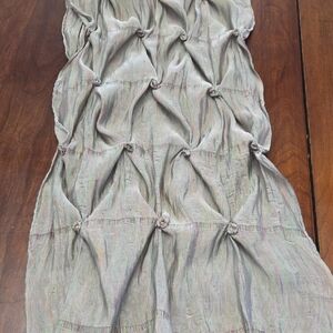 Lightweight Textured Pinch-Pleat Scarf in Soft Gray With Irridescent Undertones